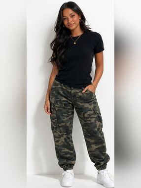NWT Fashion Nova Army/Camo Cargo Parachute/Paratrooper pants,Women's Size L